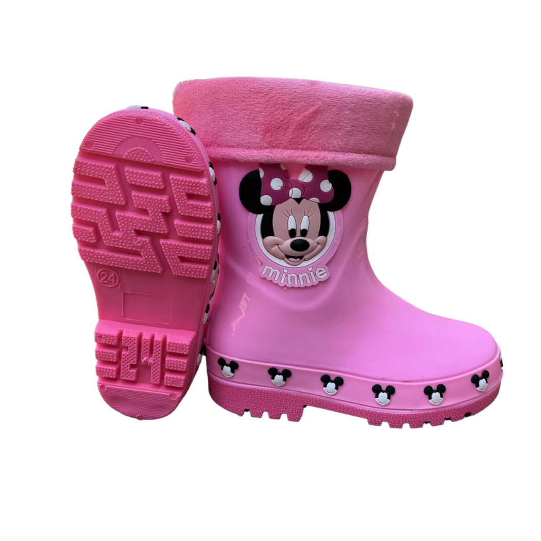 Par de botas Minnie Face rosa para niña, con la cara de Minnie y borde de peluche rosado, una de lado y otra por la suela
