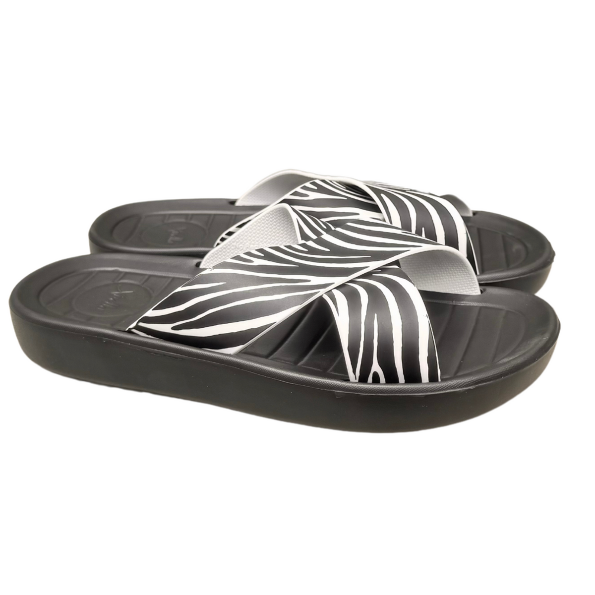 Pair of Carla Zebra sandals for women, with crisscross straps in zebra print, non-slip sole, cushioned