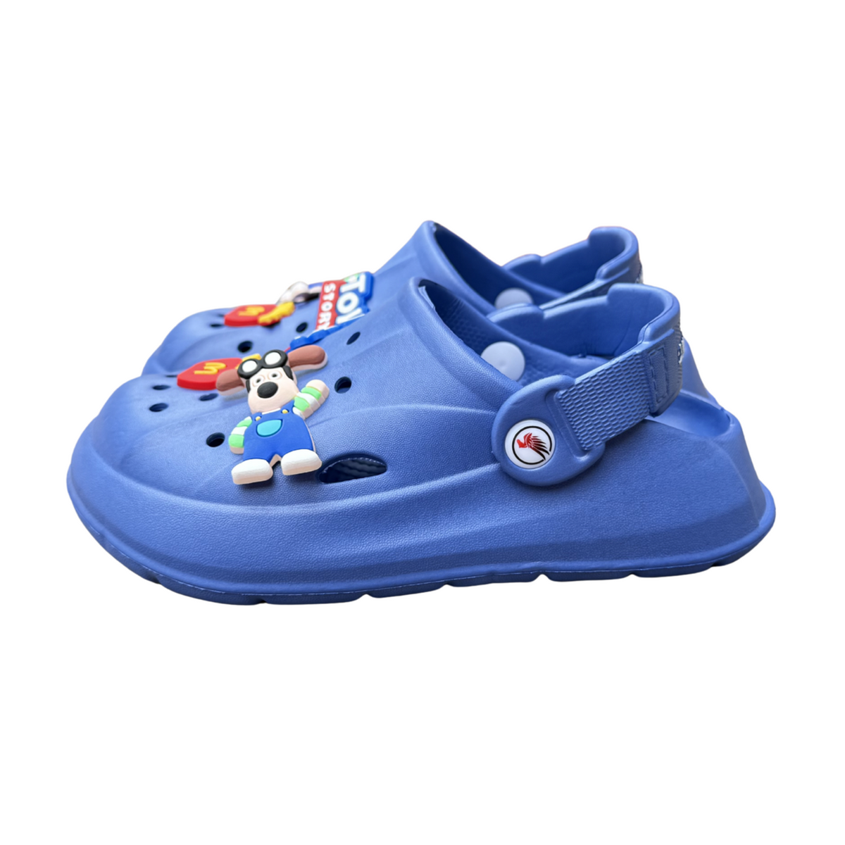 Sueco Toy Story azul para niño, con apliques de Toy Story y tira al talón, vista de lado, suela antideslizante y impermeable