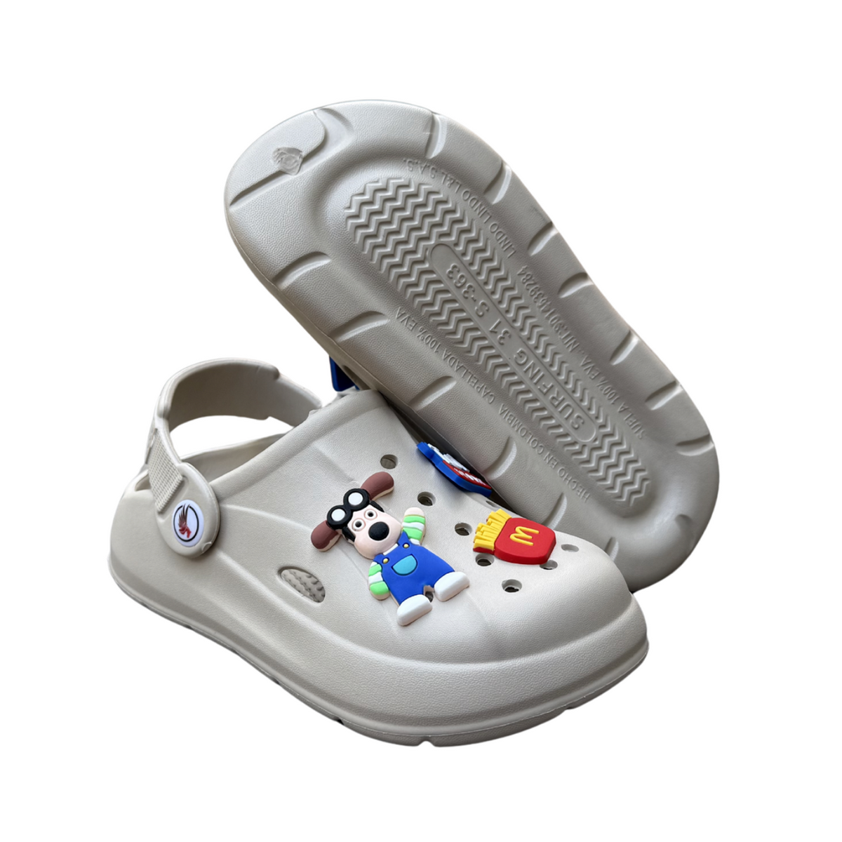Par de suecos Toy Story beige para niño, con apliques de Toy Story y tira al talón, una de lado y otra por la suela