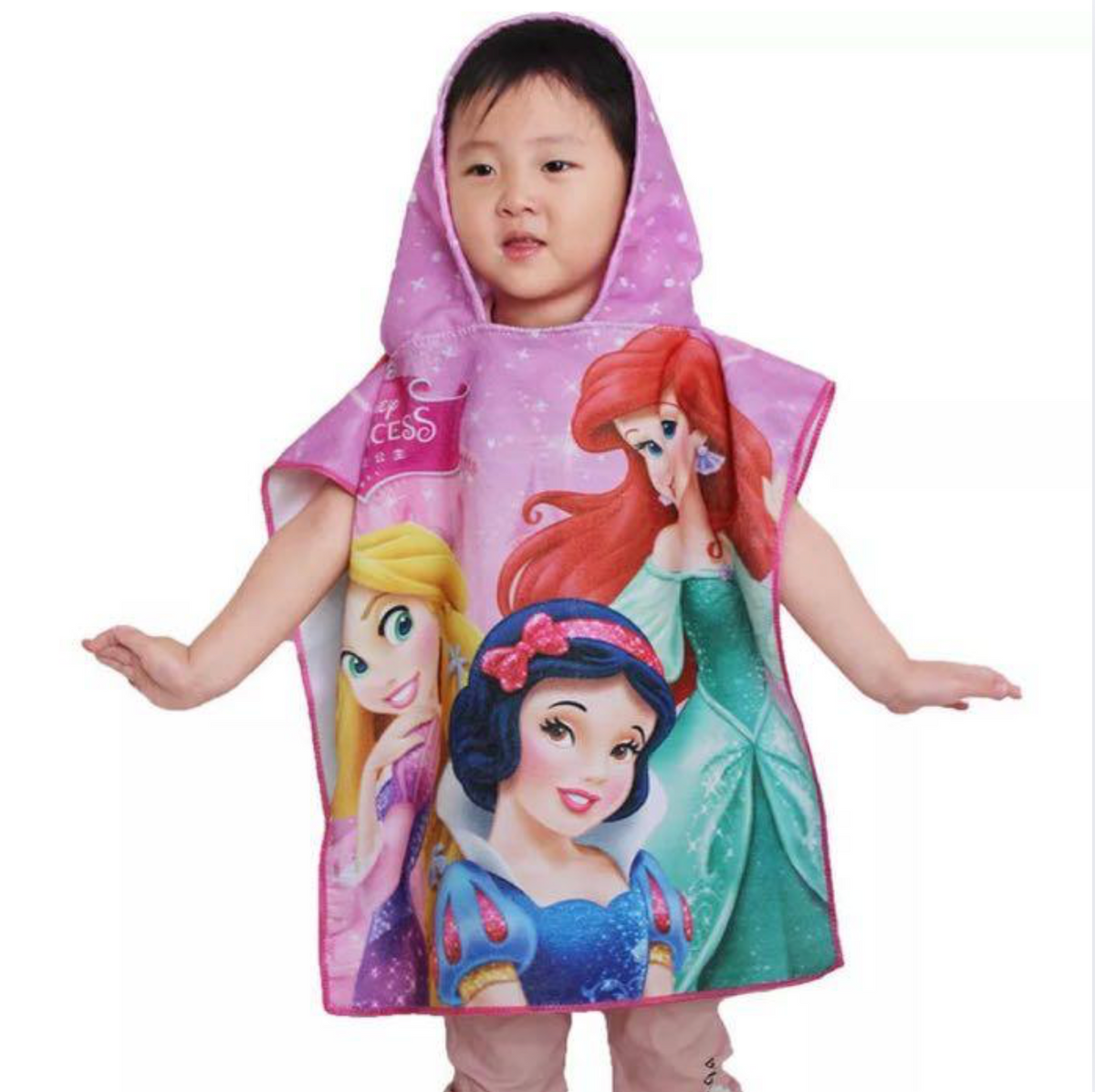 Girl wearing the Princesses poncho towel with Rapunzel, Snow White and Ariel, hooded, in microfiber